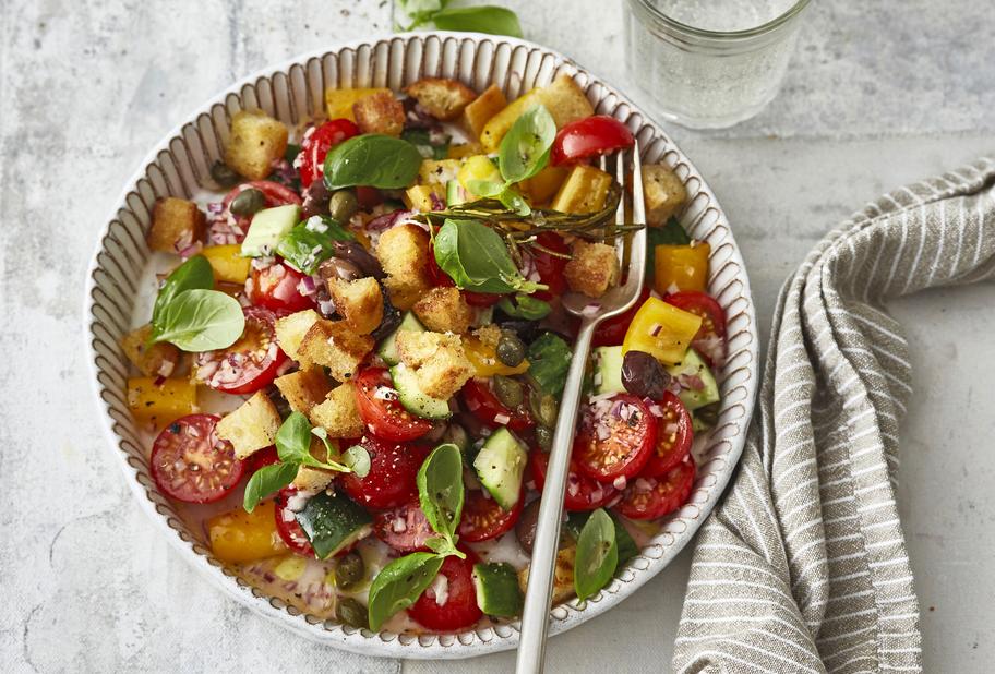 Mediterraner Brotsalat