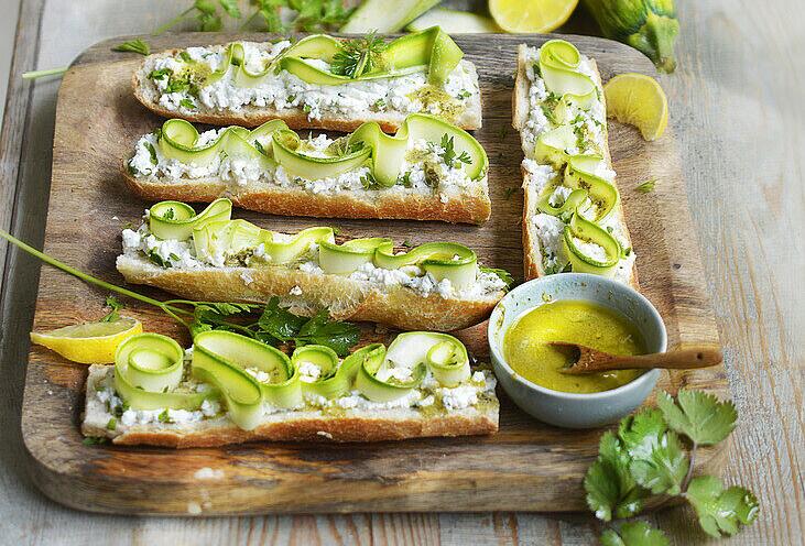Zucchini-Bruschetta mit Ricottacreme