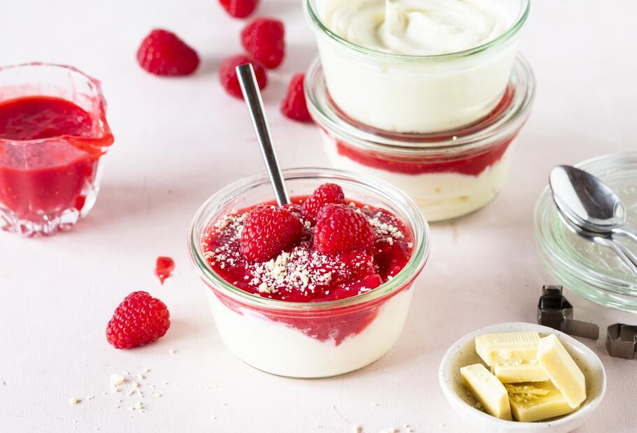Käsekuchencreme mit Himbeersoße
