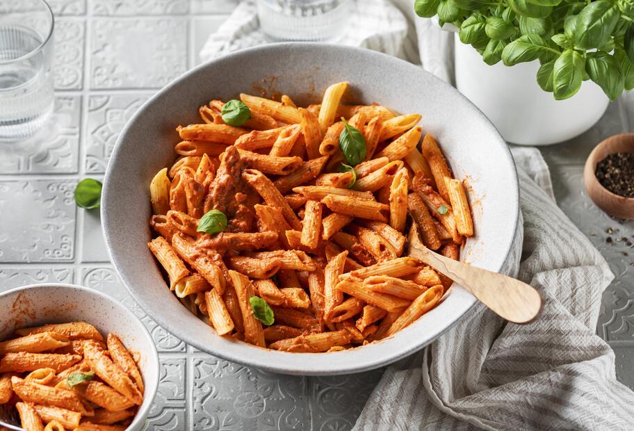 Nudeln in cremiger Tomatensoße