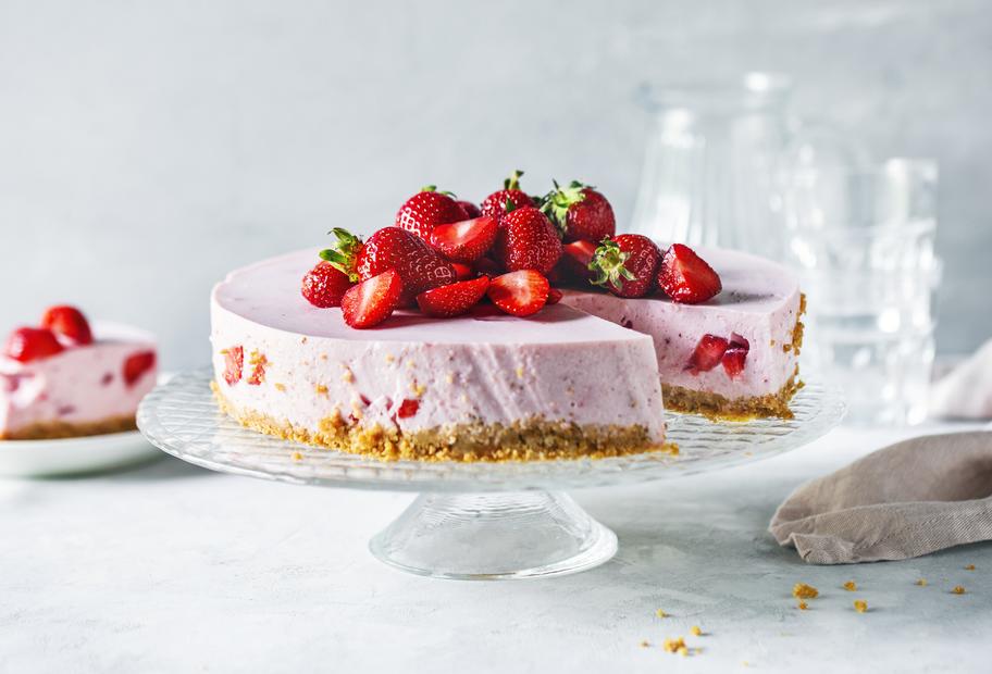 Erdbeer-Joghurttorte mit Amarettini