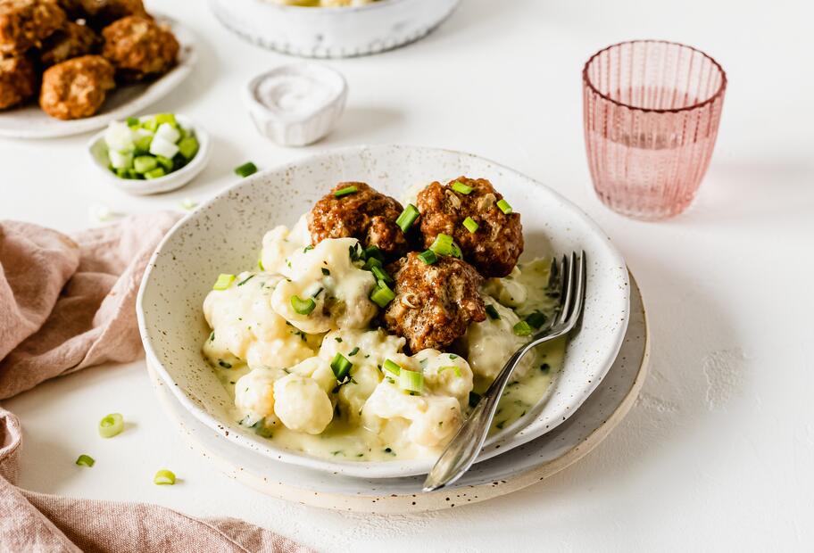 Frikadellen mit Rahm-Blumenkohl aus dem Thermomix®