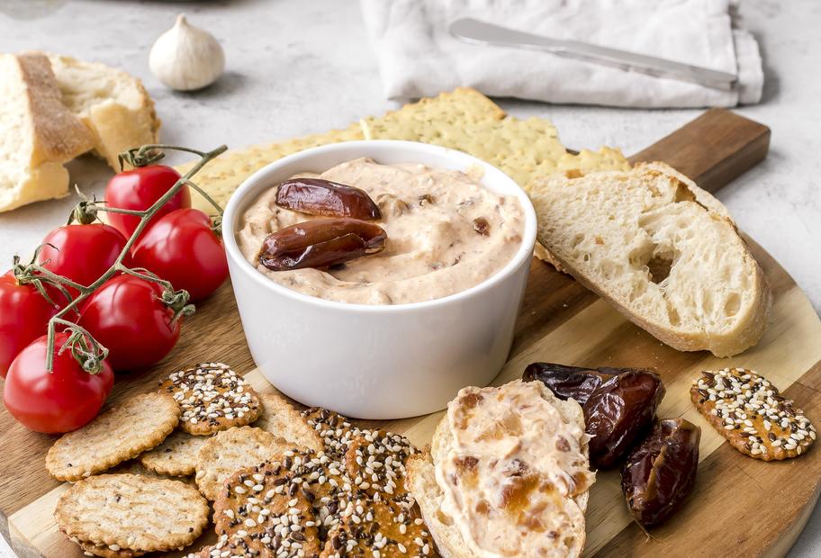 Dattel-Dip mit Crème fraîche