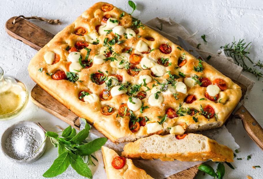 Focaccia Tomate-Mozzarella so luftig