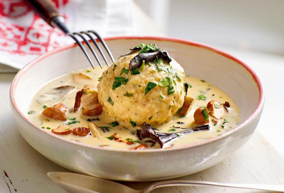 Pilze-Saure-Schwammerlbrühe mit Semmelknödel mit dem Thermomix®
