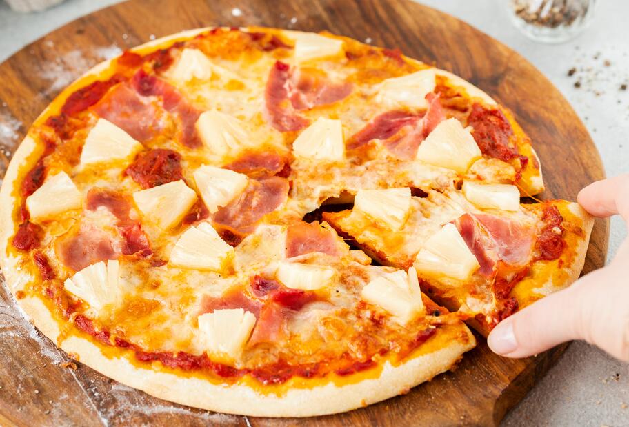 Knusprige Pizza Hawaii