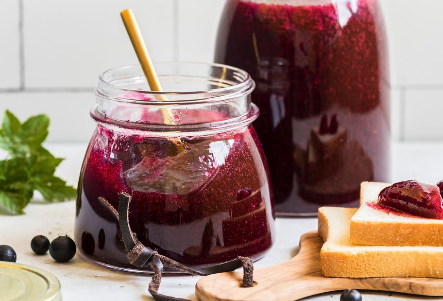 Schwarze Johannisbeermarmelade ohne Kochen mit dem Thermomix®