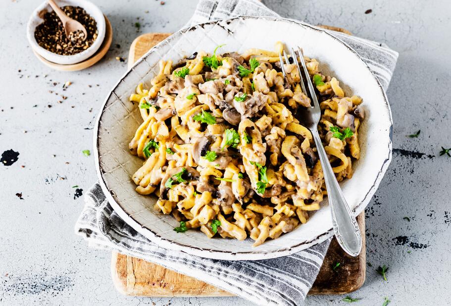 Spätzletopf mit Champignon-Rahmsoße