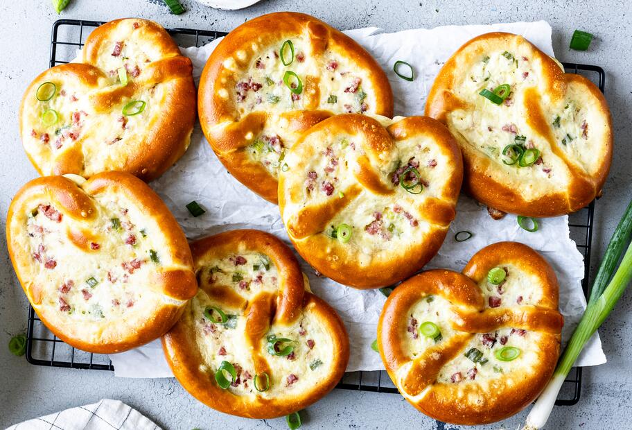 Flammkuchen-Brezeln in 3 Schritten