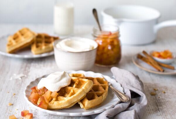 Sahnewaffeln mit Apfel-Birnen-Kompott