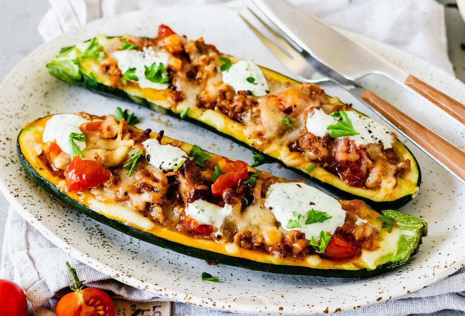 Mexikanische Zucchini Schiffchen mit Bolognese
