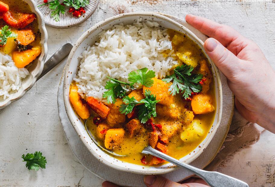Cremiges Kürbiscurry mit Reis