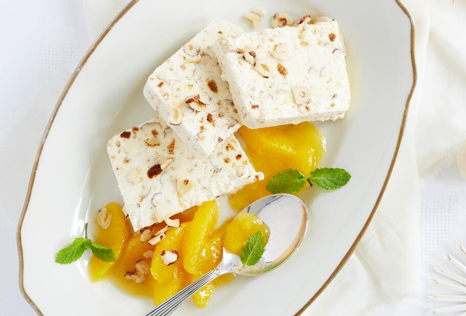 Lebkuchenparfait mit Orangenkompott