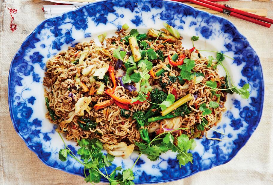 Asia-Nudelpfanne mit Hackfleisch