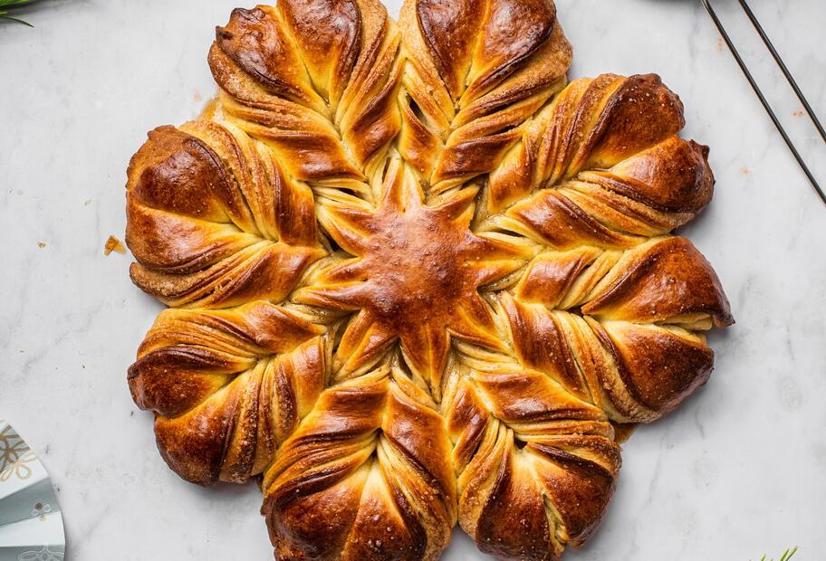Weihnachts-Sternbrot mit Zimt