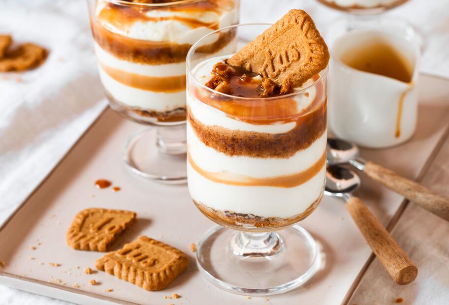 Karamelldessert im Glas