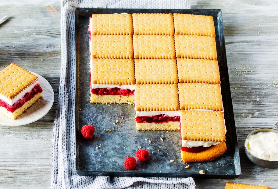 Butterkekskuchen mit Himbeeren