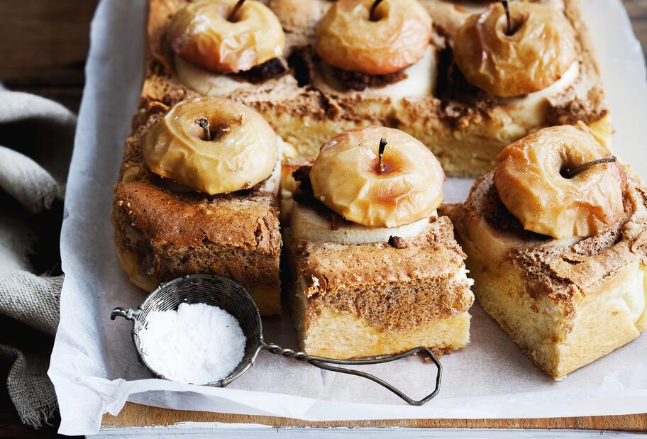 Bratapfelkuchen mit Lebkuchencreme