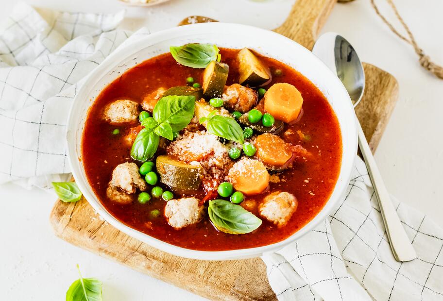 Italienische Minestrone mit Salsiccia