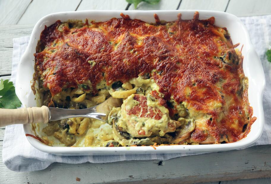 Spätzle-Gratin mit Schweinemedaillons