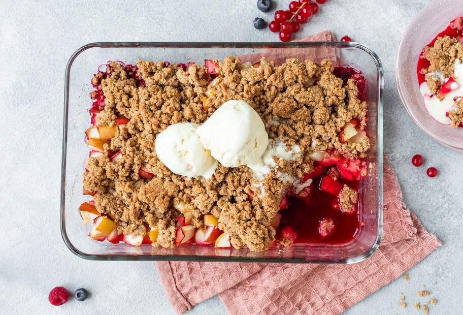 Apfel-Beeren-Crumble