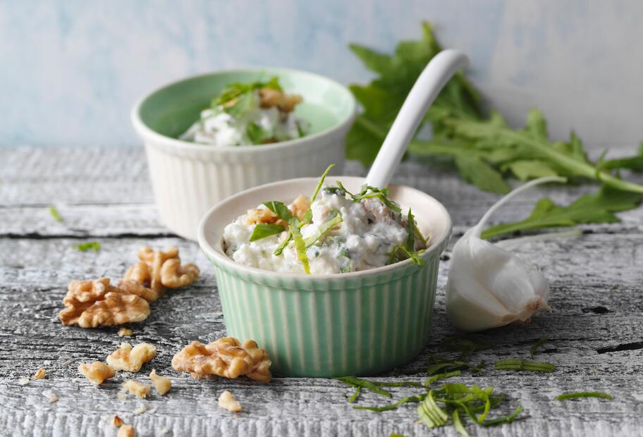 Frischkäse-Feta-Aufstrich mit Walnüssen