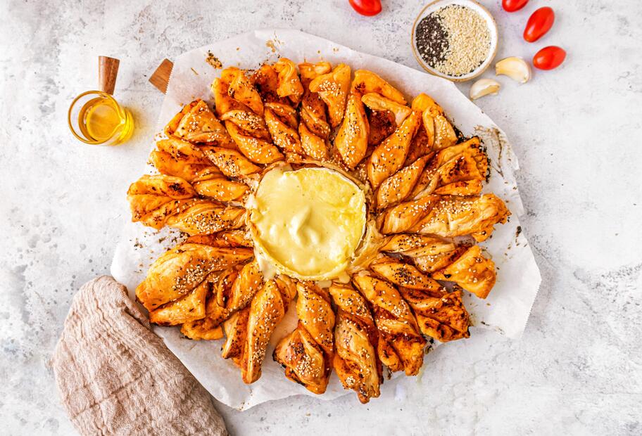 Blätterteigkranz mit Tomatenbutter