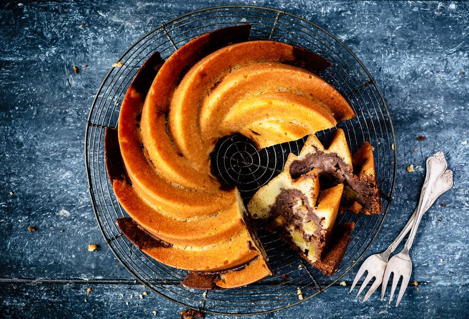 Marmorkuchen mit Apfel