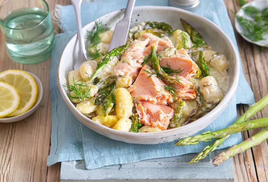 Lachs-Spargel-Gnocchi mit Dill-Rahm