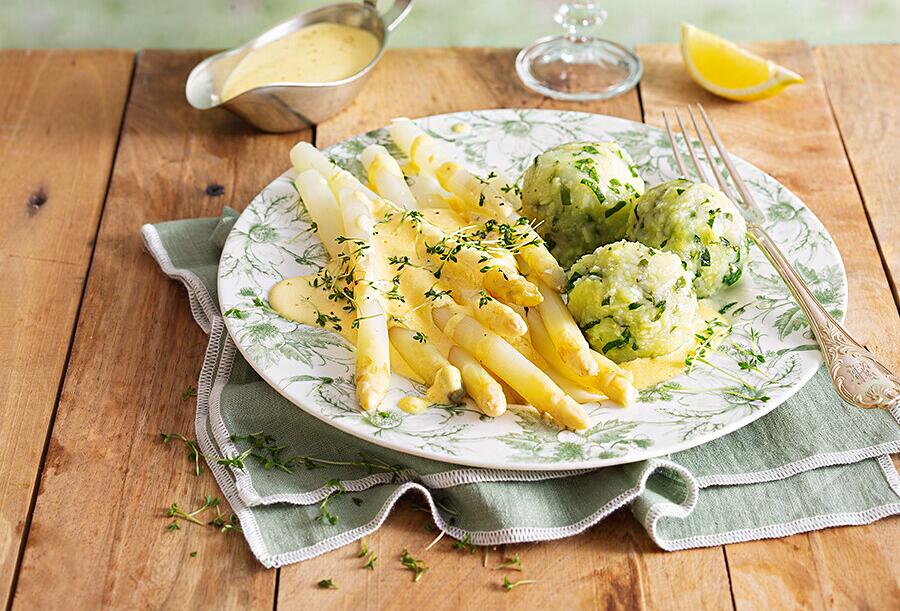 Spargel mit Frühkartoffel-Knödeln und Zitronen-Hollandaise