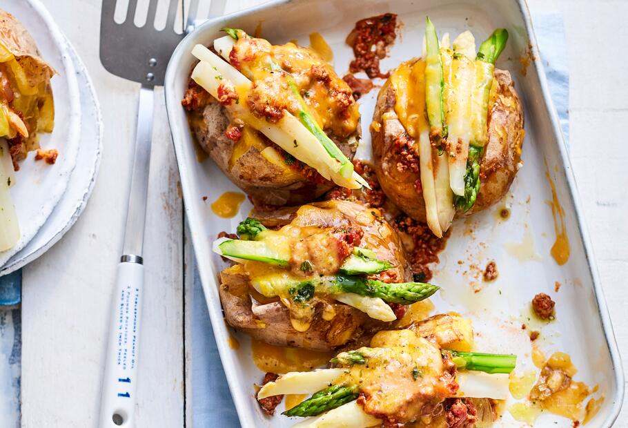 Überbackene Ofenkartoffeln mit Spargel