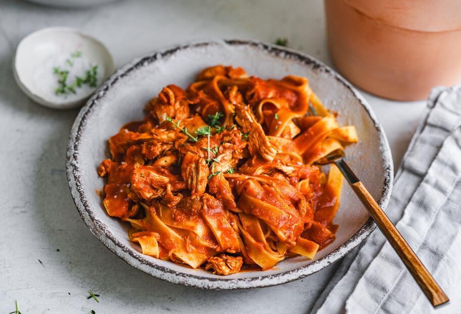 Zartes Pulled Chicken mit Tagliatelle