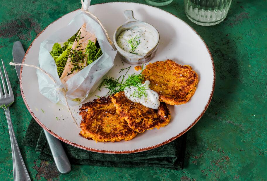 Gedämpfter Lachs mit Süßkartoffelrösti