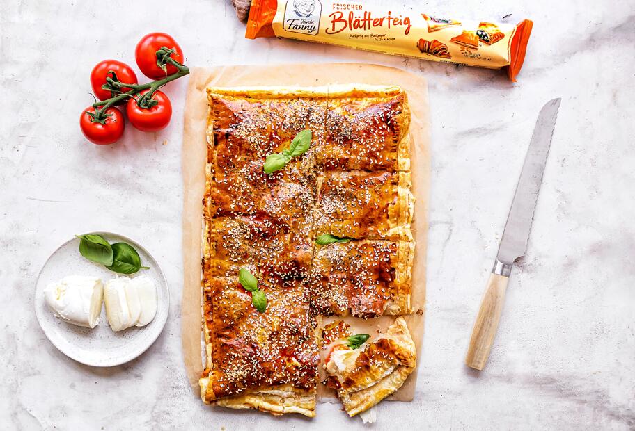 Blätterteig-Bites Tomate-Mozzarella