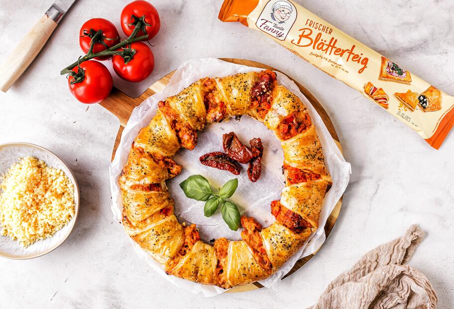 Knuspriger Pizzakranz mit Blätterteig