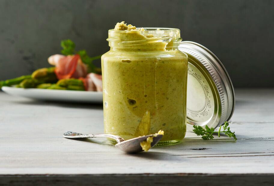Grünes Spargelpesto