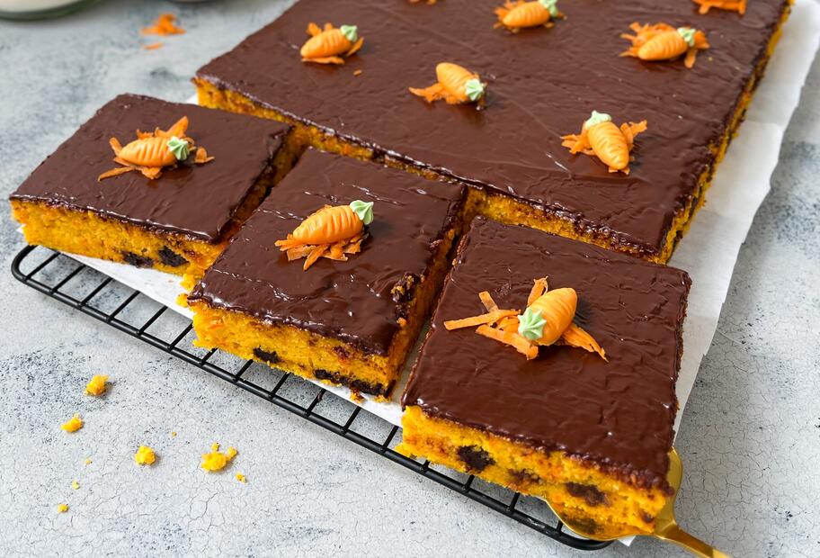 Karottenkuchen vom Blech mit Schokoglasur