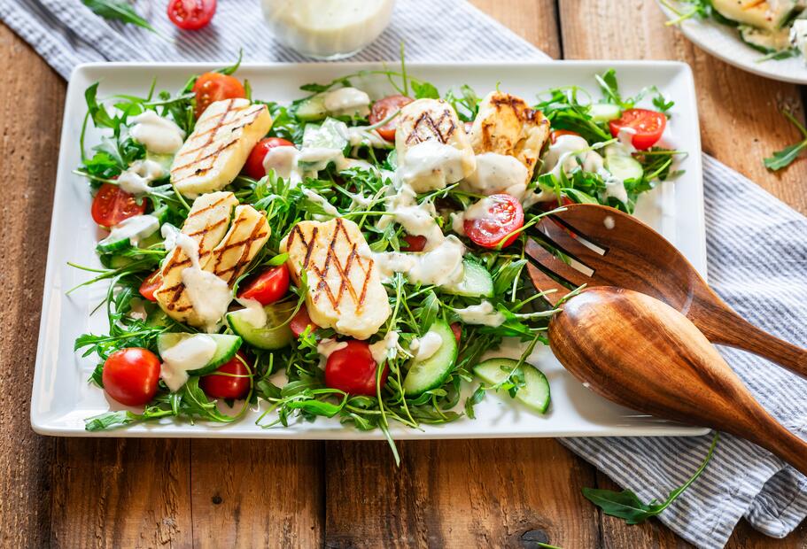 Griechische Halloumi-Salat-Platte