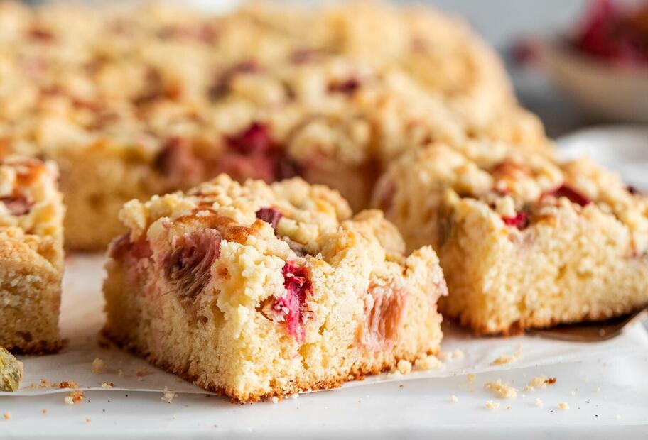 Rhabarberkuchen mit Streuseln vom Blech