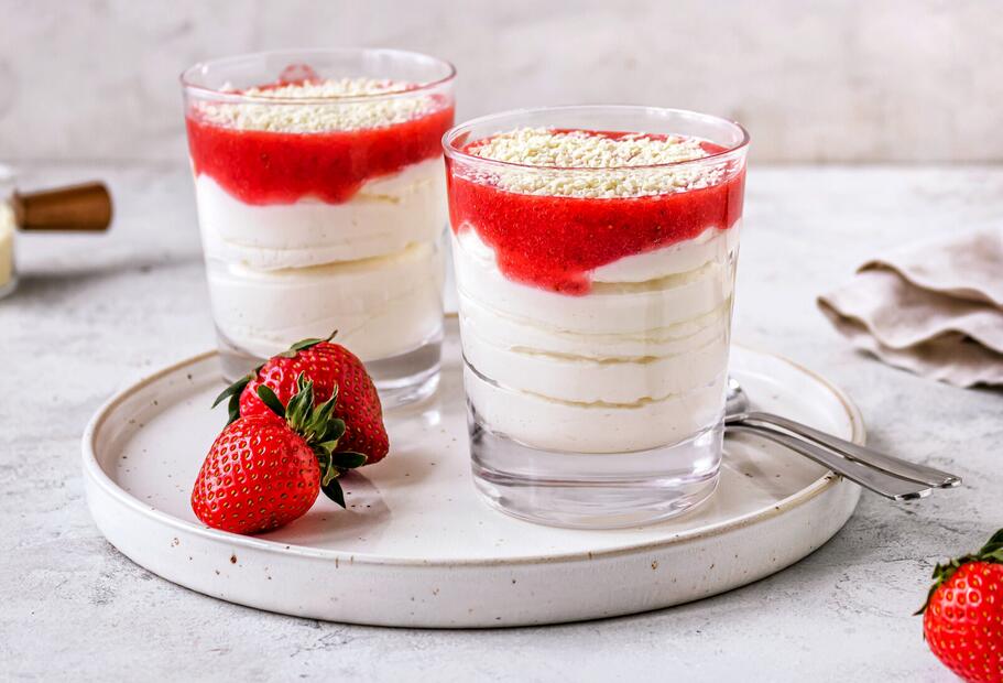 Spaghettieis-Dessert im Glas