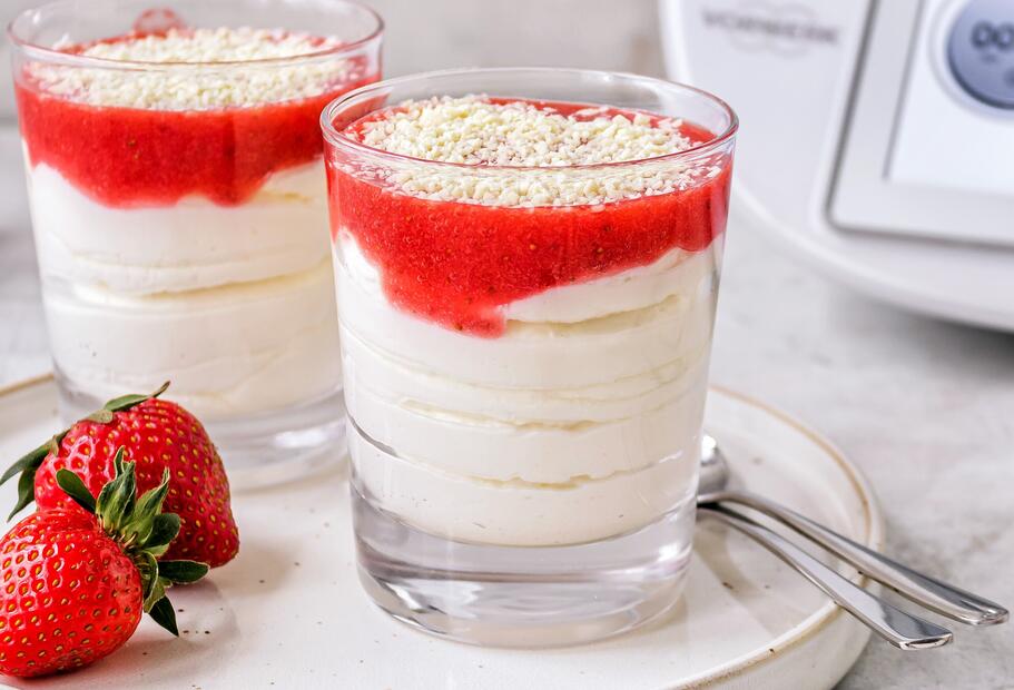 Spaghettieis-Dessert im Glas