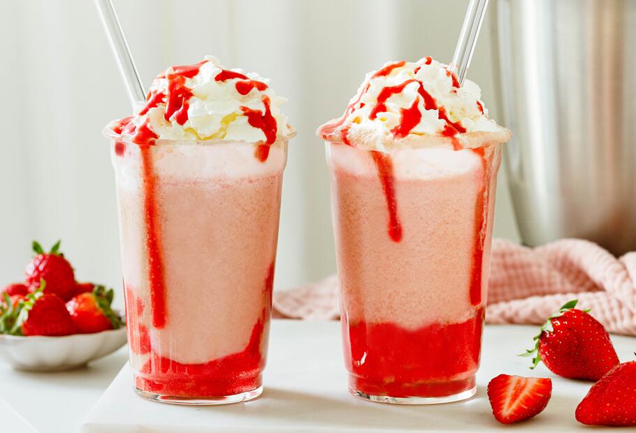 Erdbeer-Frappuccino mit Erdbeersoße