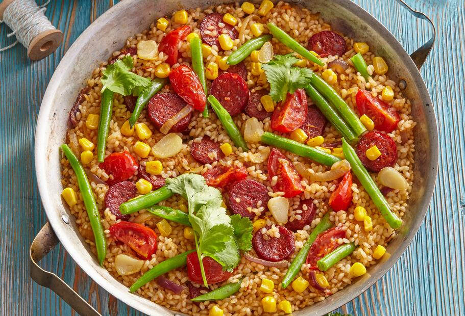 Paella mit Chorizo und Mais
