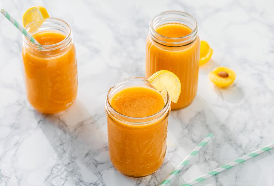 Gesunder Aprikosen-Bananen-Smoothie