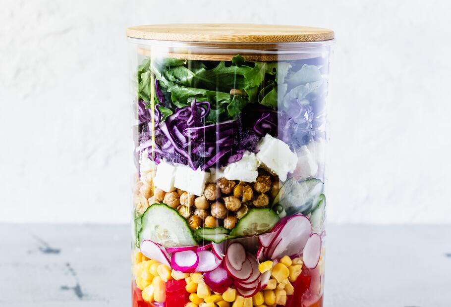 Schichtsalat mit Feta