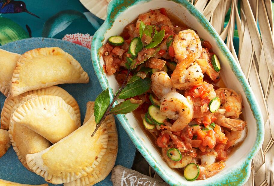 Kreolisches Garnelen-Ratatouille und Hähnchen-Empanadas
