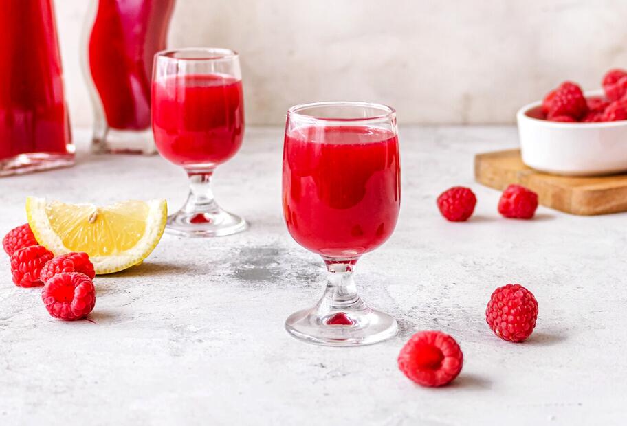 Sommerlicher Himbeerlikör