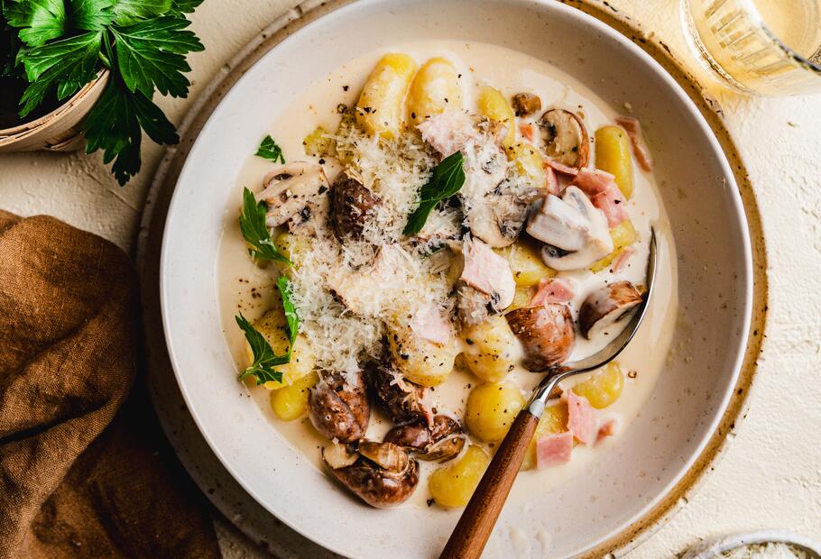 Gnocchi in Käsesoße mit Schinken und Pilzen für den Thermomix®