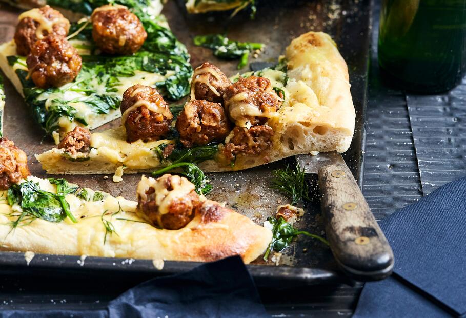 Knusprige Kötbullar-Pizza