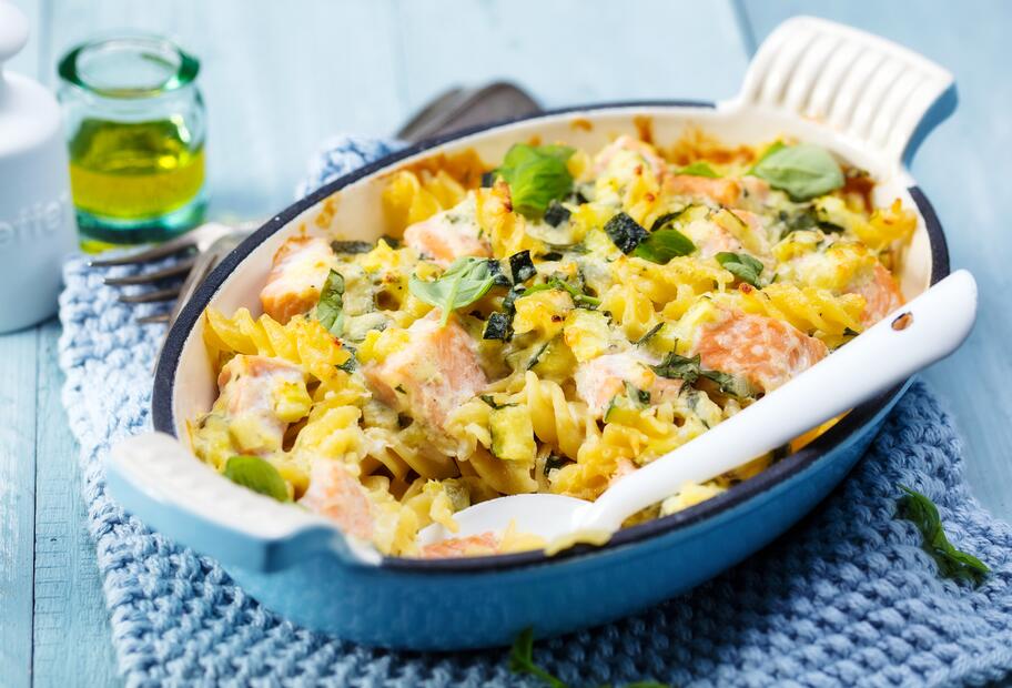 Nudel-Lachs-Gratin mit Schmand